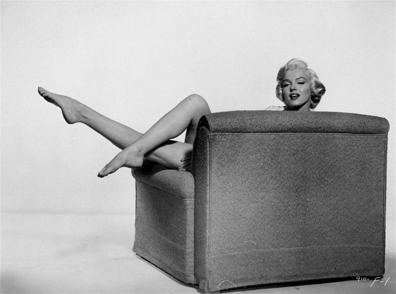 Marilyn-Monroe-Feet-279766-800x594